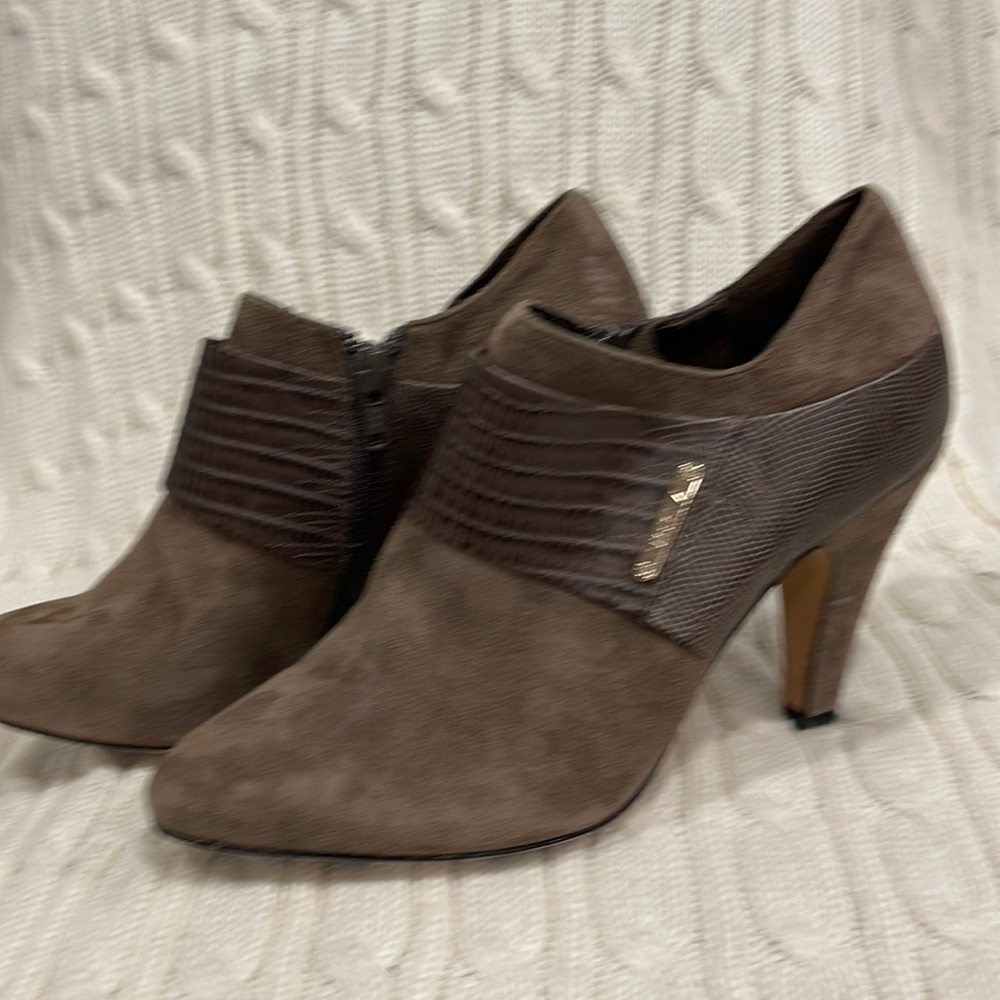 Isola brown suede and leather shooties. Size 6